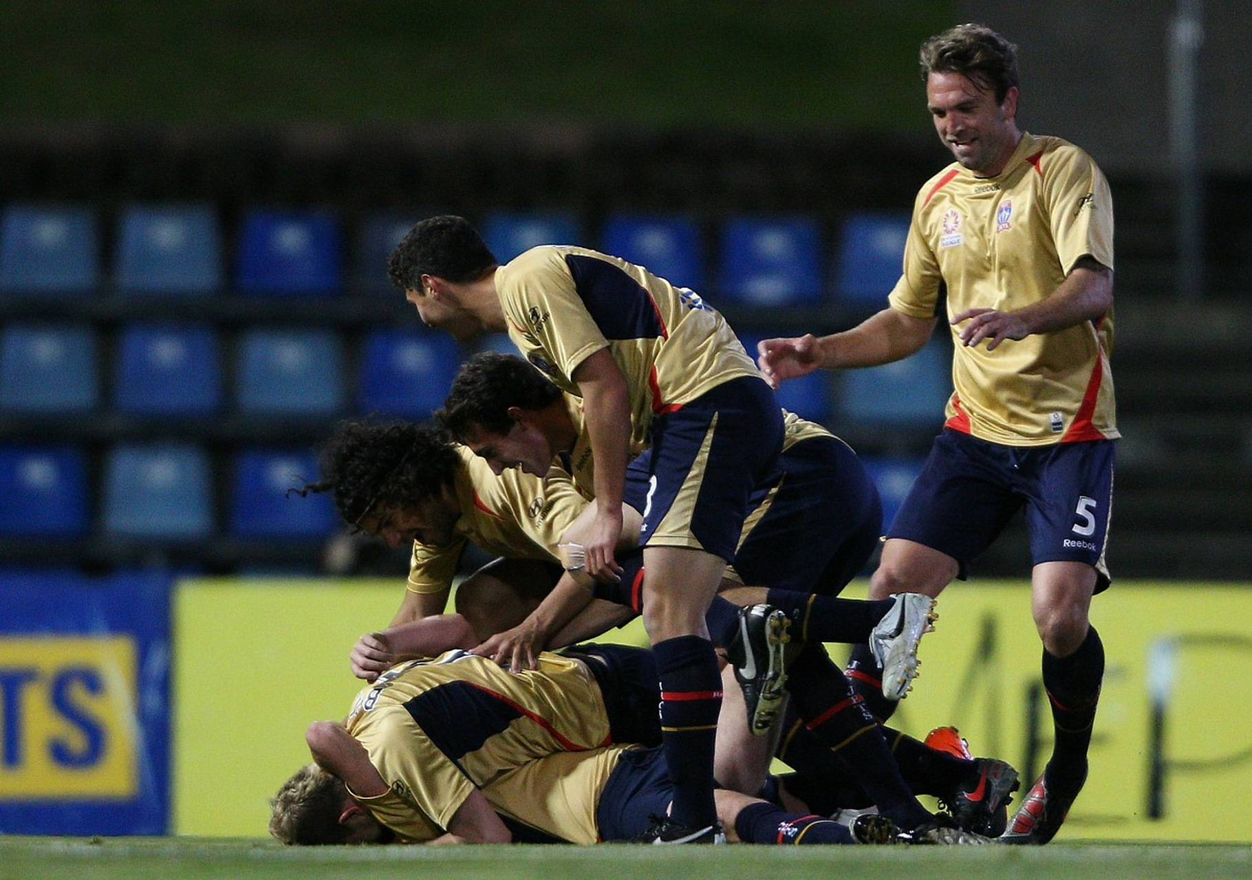 电子游戏-紧张比赛频频出现绝杀,惊险刺激英语